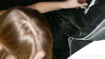 Amateur Gloryhole – Wife Jerking and sucking Strangers in a gloryhole