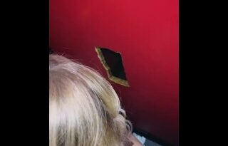CUCKOLD COUPLE – WIFE COVERED IN CUM BY A GLORYHOLE BBC